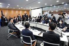 윤석열 대통령이 지난 13일 국제금융센터에서 거시금융 상황 점검 회의를 주재하고 있다. 