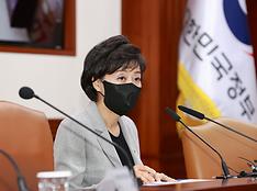박순애 부총리 겸 교육부 장관이 21일 정부서울청사에서 열린 ‘제1차 사회관계장관회의’에 참석해 모두발언을 하고 있다. 