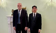 Consular talks with Russia cover expat safety, convenience