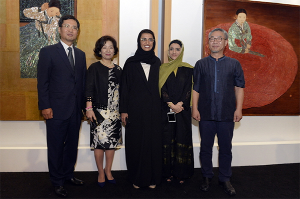 (왼쪽부터) 박강호 대사 부부, 누라 알 카비 UAE 문화부장관, 누라 알 하시미 작가, 김덕용 작가