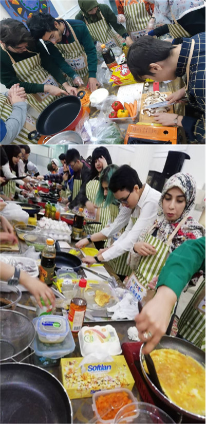 한국 음식 만들기 체험행사에 참가한 테헤란대학교 학생들