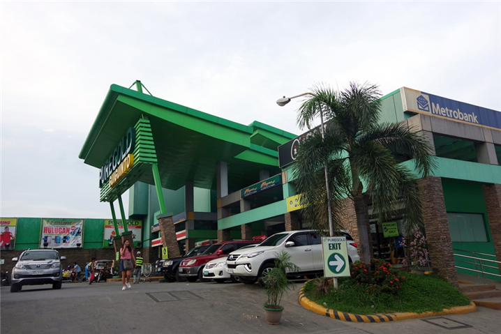 마닐라 근교 불라칸 지역에 있는 퓨어골드 쇼핑몰