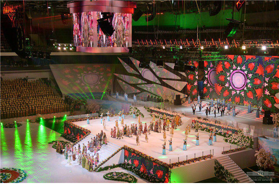 Humo Arena 종합 빙상 스포츠 경기장에서 개최된 나브루즈 축하공연 – 출처 : www.darakchi.uz