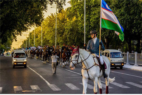 기마부대 거리 특별 행진, 쿠라시 경기 – 출처 : www.nuz.uz