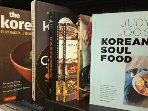반즈앤노블스에서 팔리고 있는 한국 요리책들