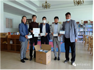 한국학교 개학 첫날 학생들에게 마스크 선물 