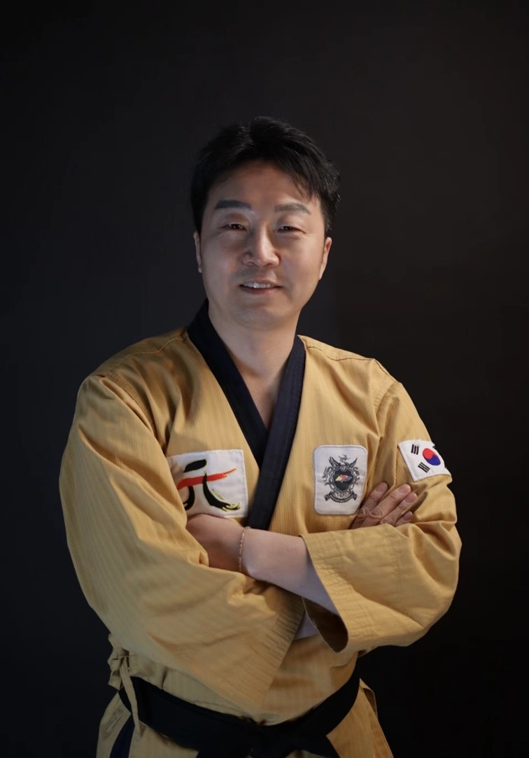 Seo Won-shik, eight-degree Taekwondo master, is making an effort to foster his Taekwondo pupils to make his gym the most trusted Taekwondo institute in China.
