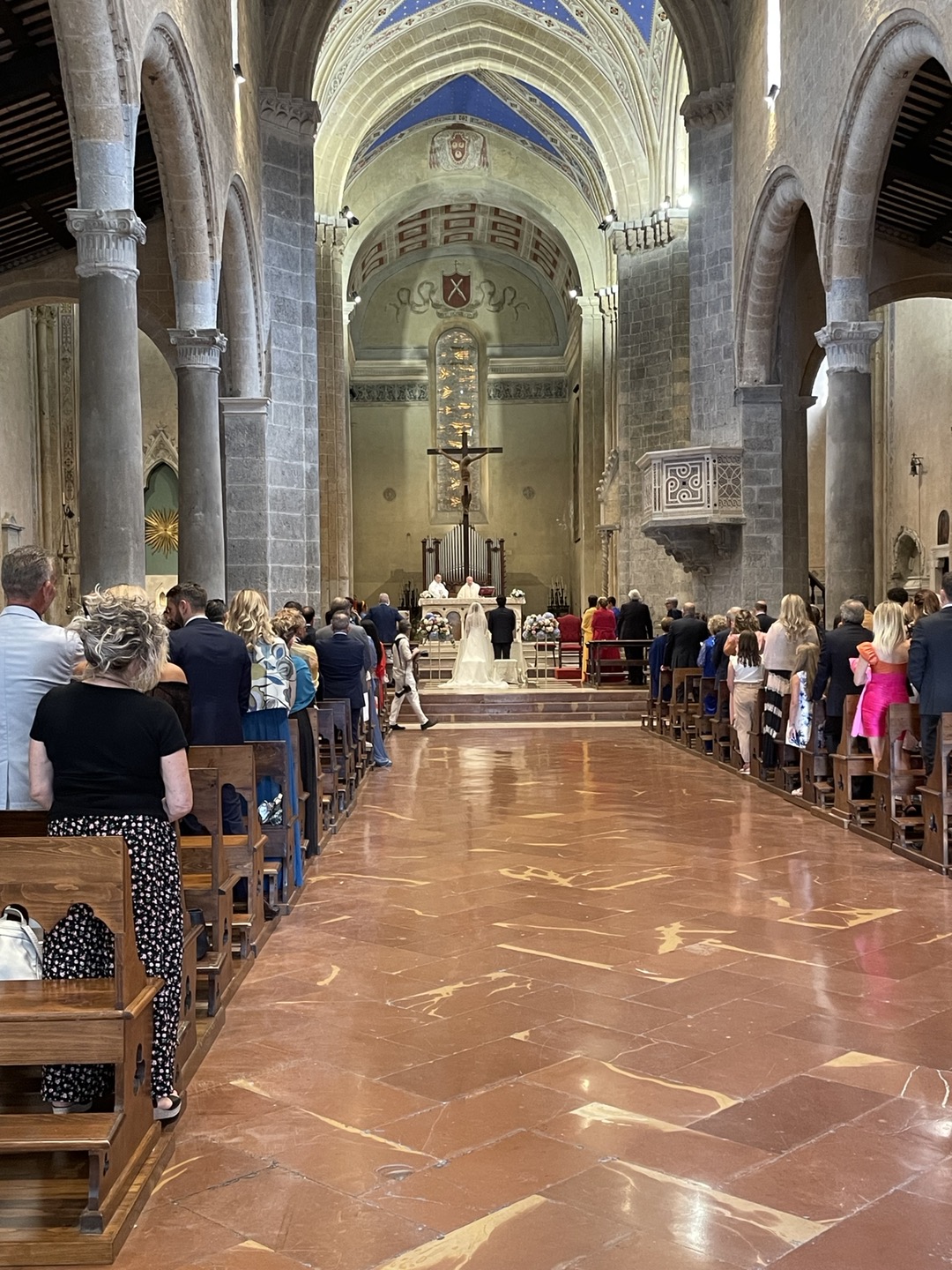 < 오르비에토(Orvieto)의 한 교회에서 진행한 전통 결혼식 - 출처: 통신원 촬영 > 