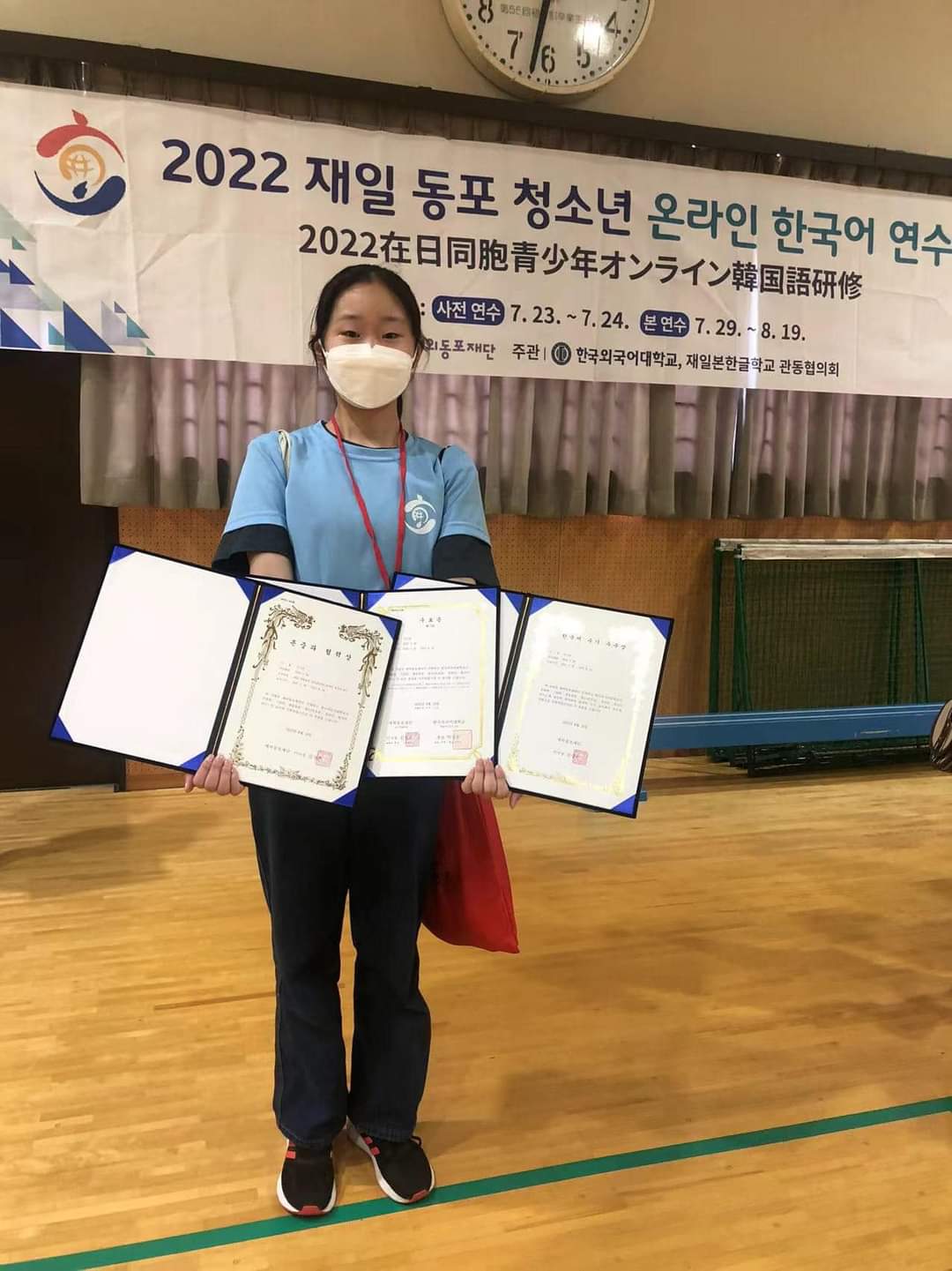 A trainee receiving a certificate of completion at Tokyo Korean School's graduation ceremony