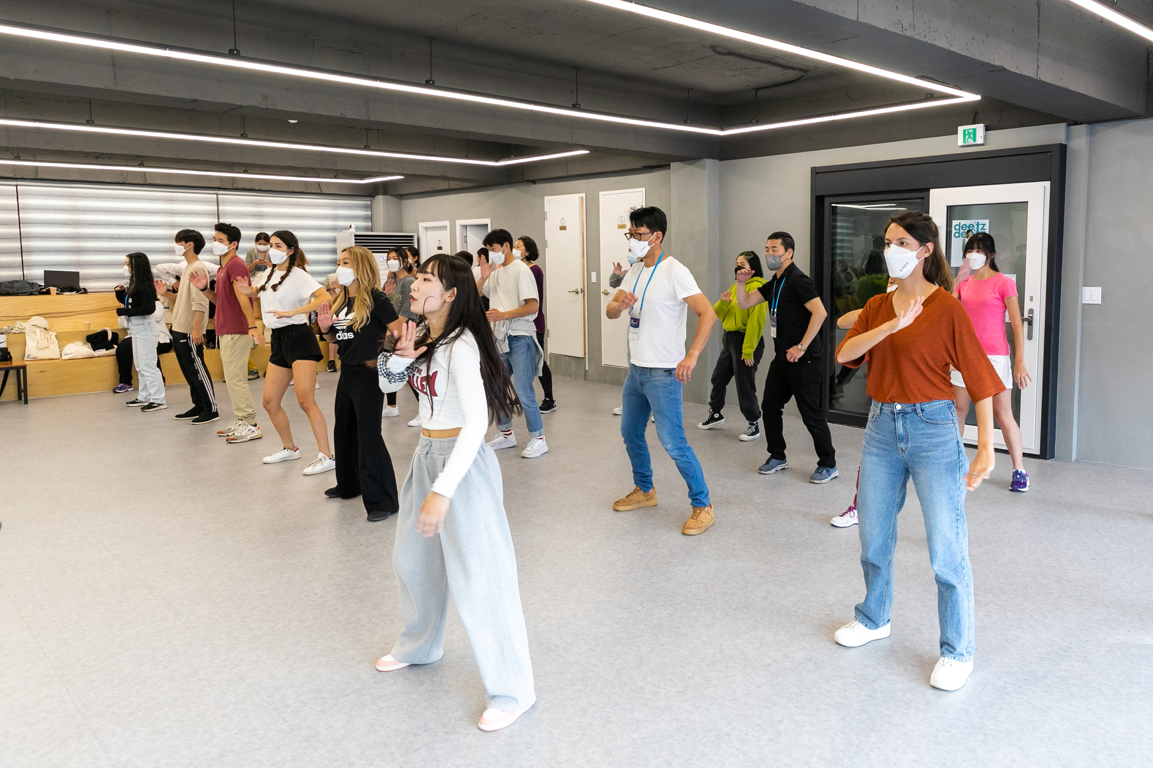 [K-Pop] Adoptee participants learning K-Pop dance moves, one of the leading K-content, enjoying the dynamic side of Korean culture with their bodies