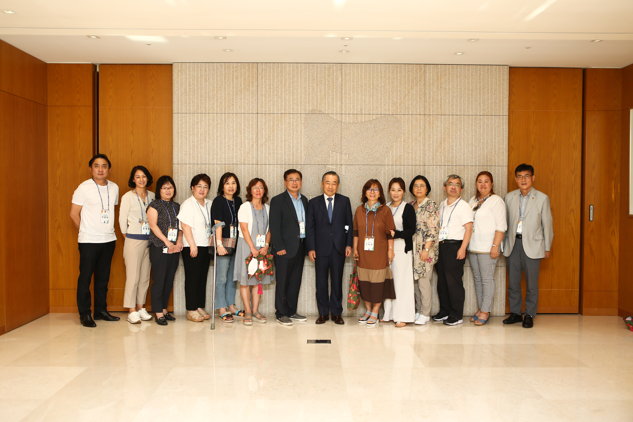 Group photograph during the tour of Ice Cream Media (digital educational content provider) and meeting with Chairman Ki-seok Park