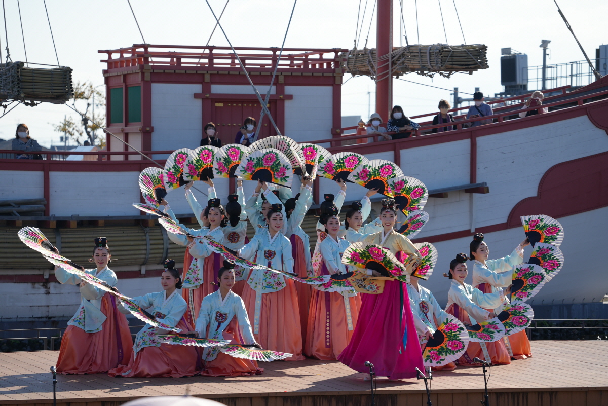 ▲한국예술종합학교 전통예술원 무용과 공연 중 부채춤