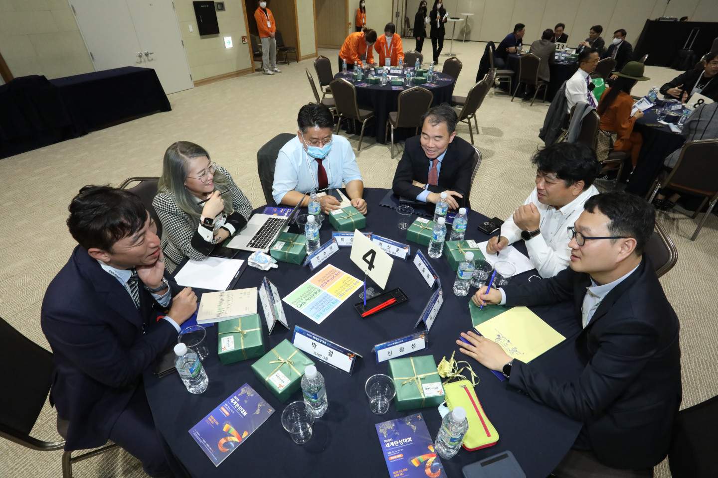 Korean businesspeople making connections and sharing their ideas at the forum
