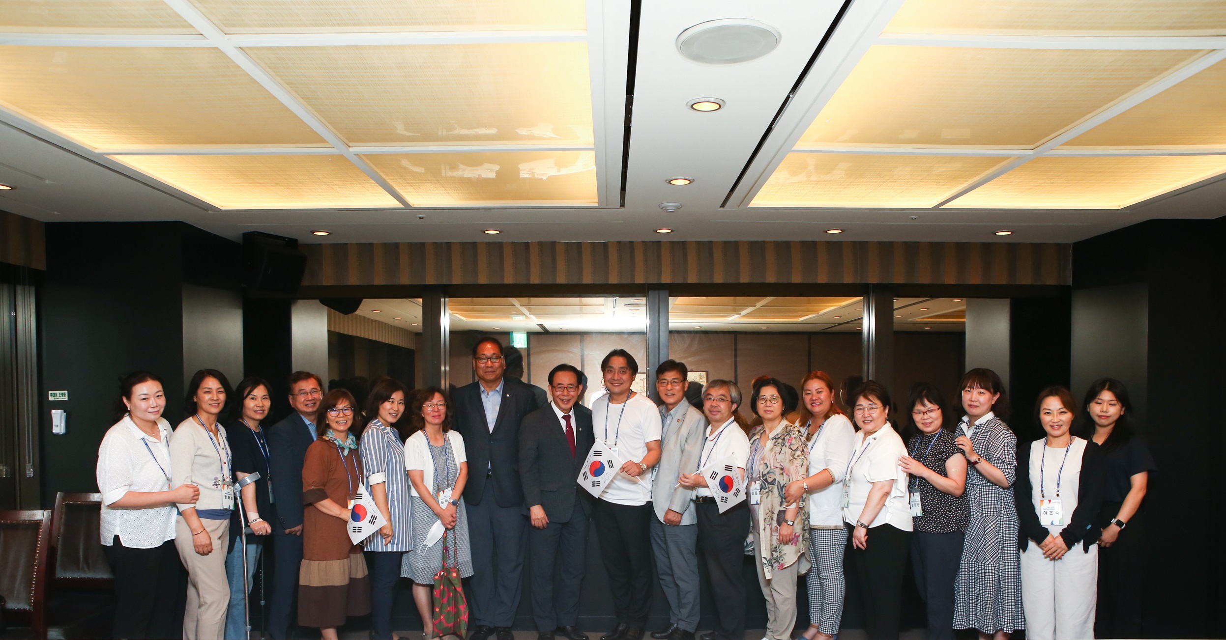 Group photograph at the farewell dinner for the continent heads of Korean Language School Councils