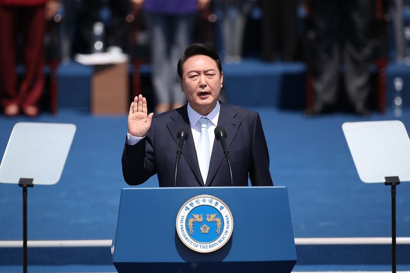 President Yoon Suk Yeol on May 10 is sworn into office at the nation's 20th presidential inauguration ceremony held at National Assembly Plaza in the Yeouido area of Seoul's Yeongdeungpo-gu District. (Yang Dong Wook from Defense Media Agency)
