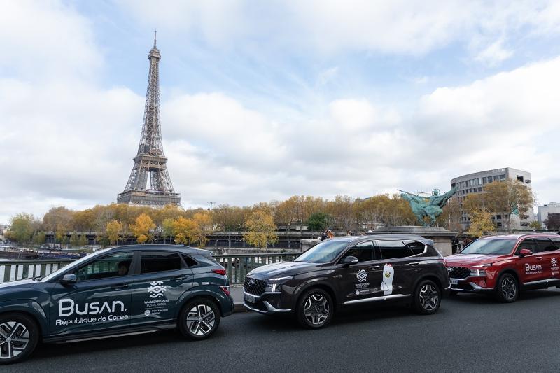 Six eco-friendly cars by Hyundai Motor inscribed with phrases promoting Busan's bid for the 2030 World Expo ran across Paris from Nov. 28-29.