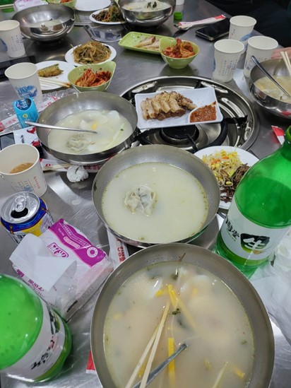 이날 행사에 참여한 교민들은 북경한국인회가 제공한 떡국과 나물무침 그리고 수육 등을 함께 먹었다.