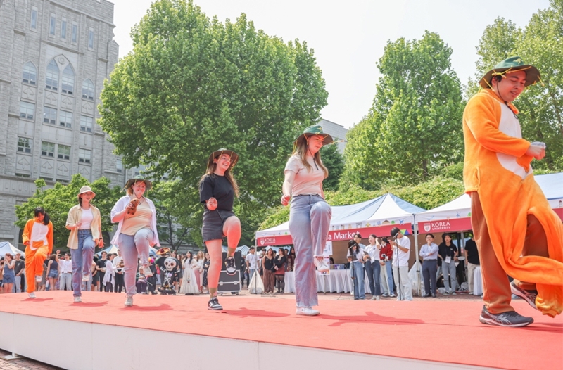 Foreign students on May 11 strut on stage at the International Student Festival of Korea University in Seoul's Seongbuk-gu District. (Korea University)