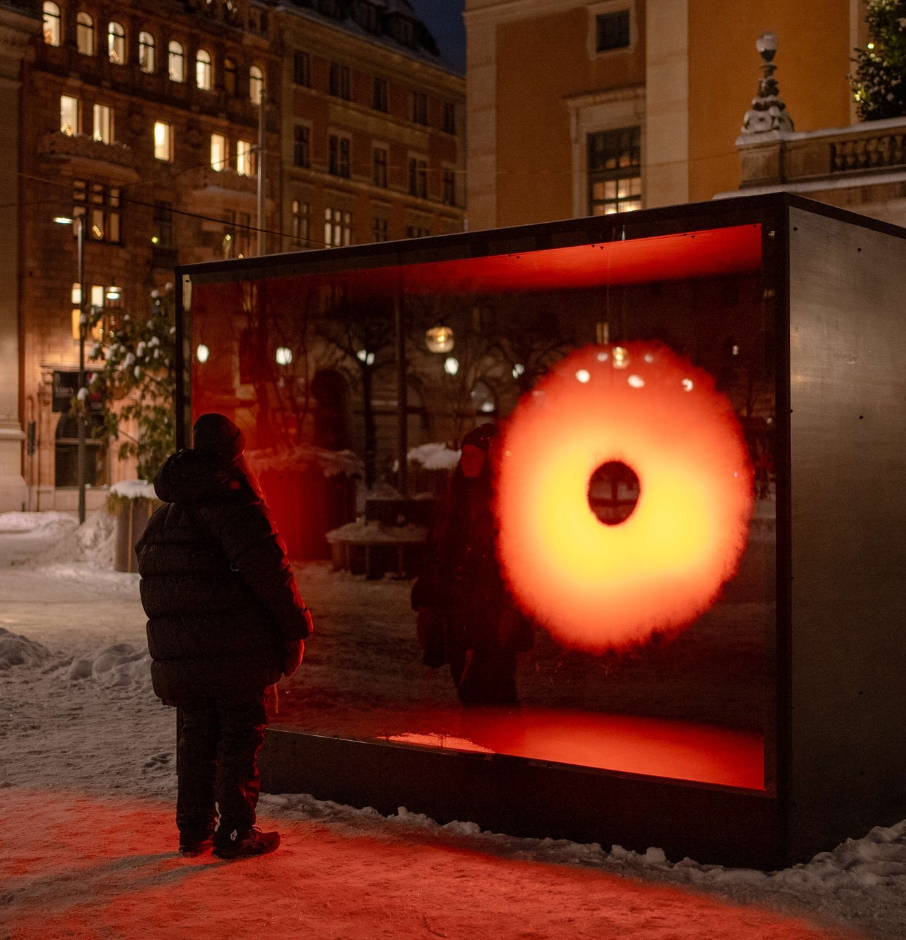 < Valentine Isaeus-Berlin의 작품 '디오라마 - 더 블랙 홀(Diorama - The Black Hole)' - 출처: 노벨상박물관 인스타그램 계정 >
