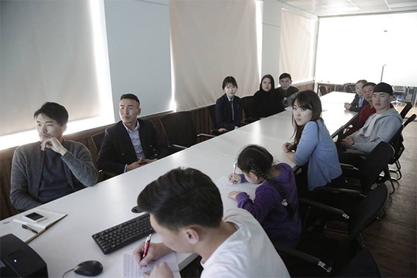 한국유학설명회에 참가한 고등학생들